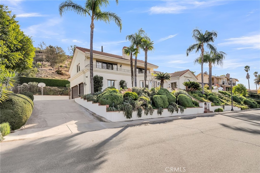 2572 Sunset Drive