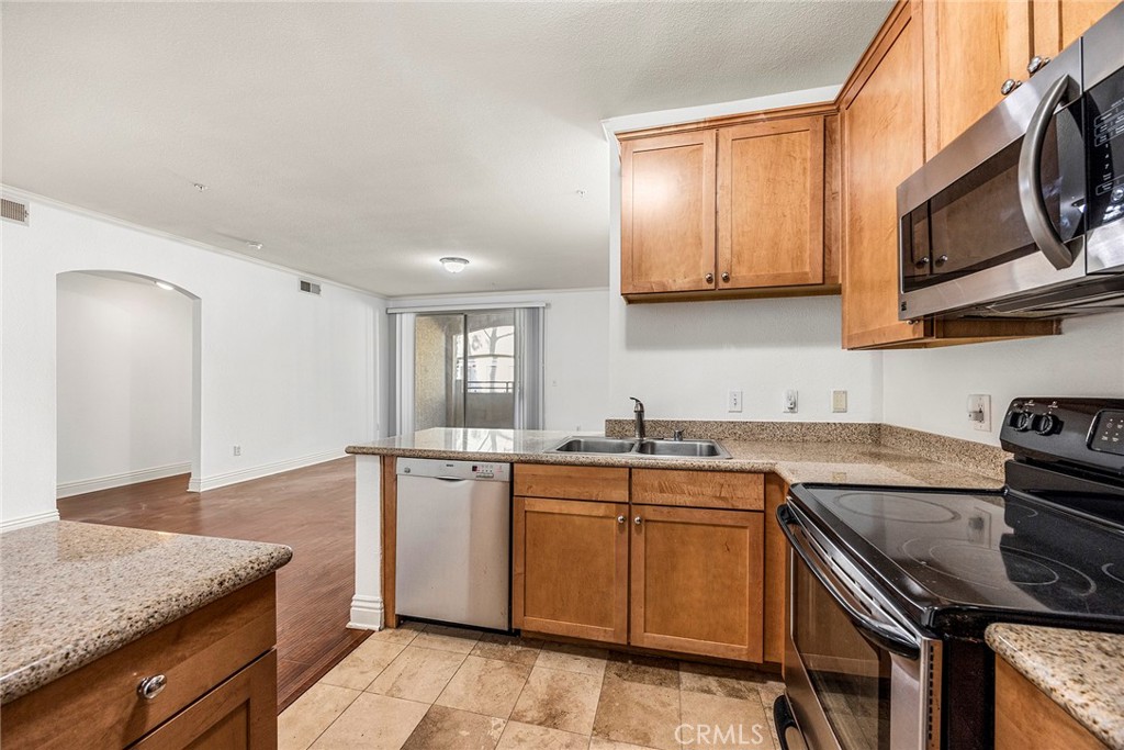 22681 Oakgrove 317