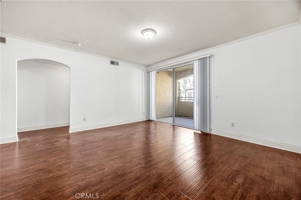 22681 Oakgrove 317