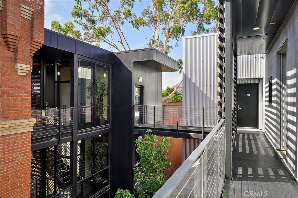 listing image 130723220500840026343
