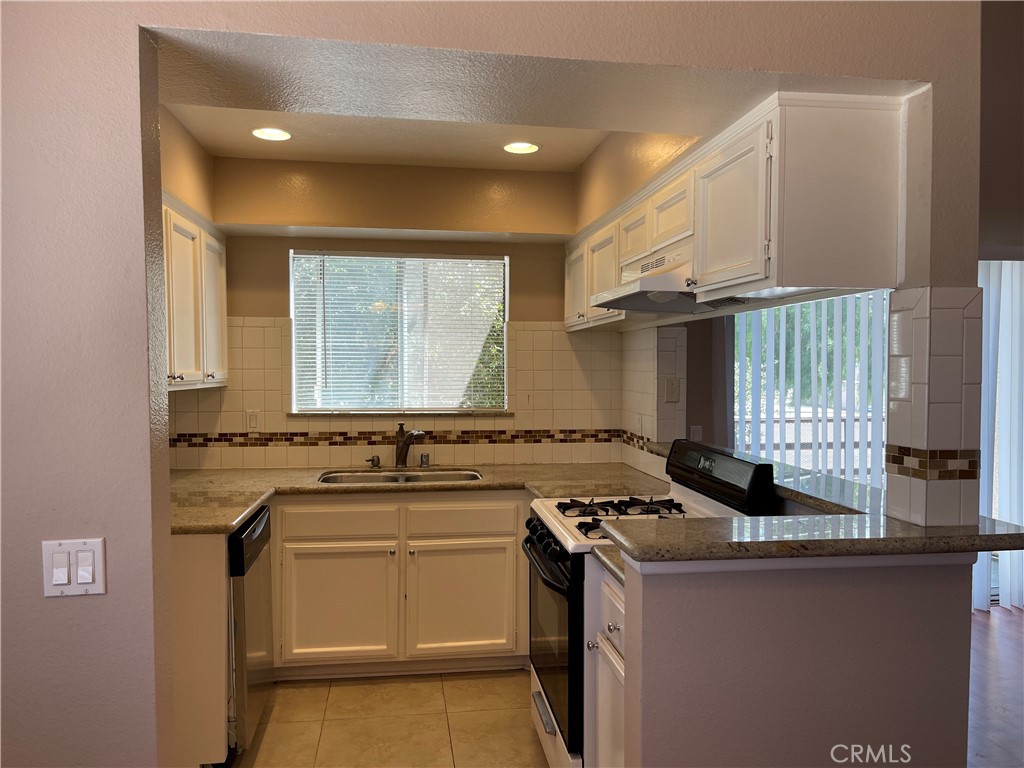 Photo 5 of 21 of 10119 Pinewood Avenue 208 condo