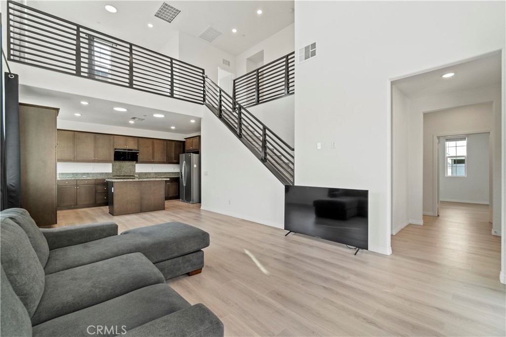 8796 Vanguard Street