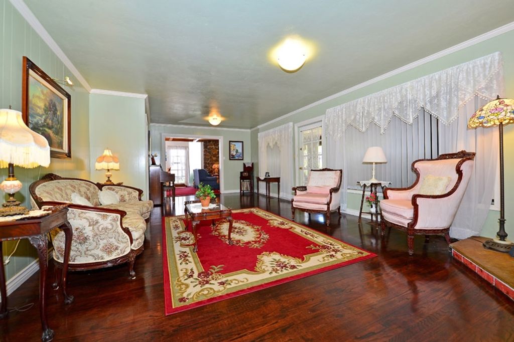 listing image 130722307212451619802