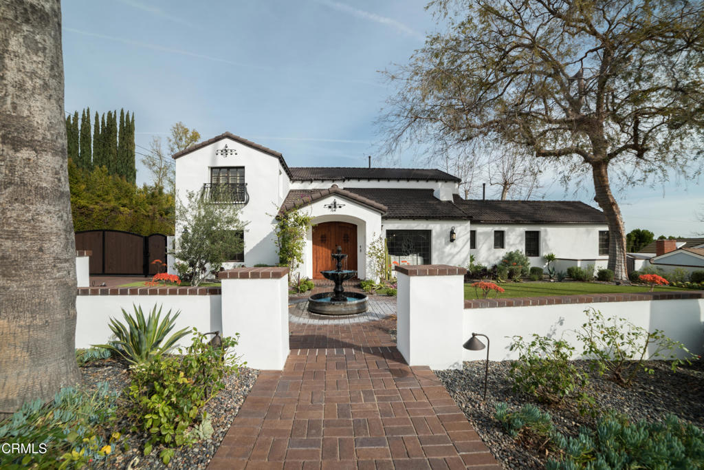 Properties 2 4762 La Canada Boulevard