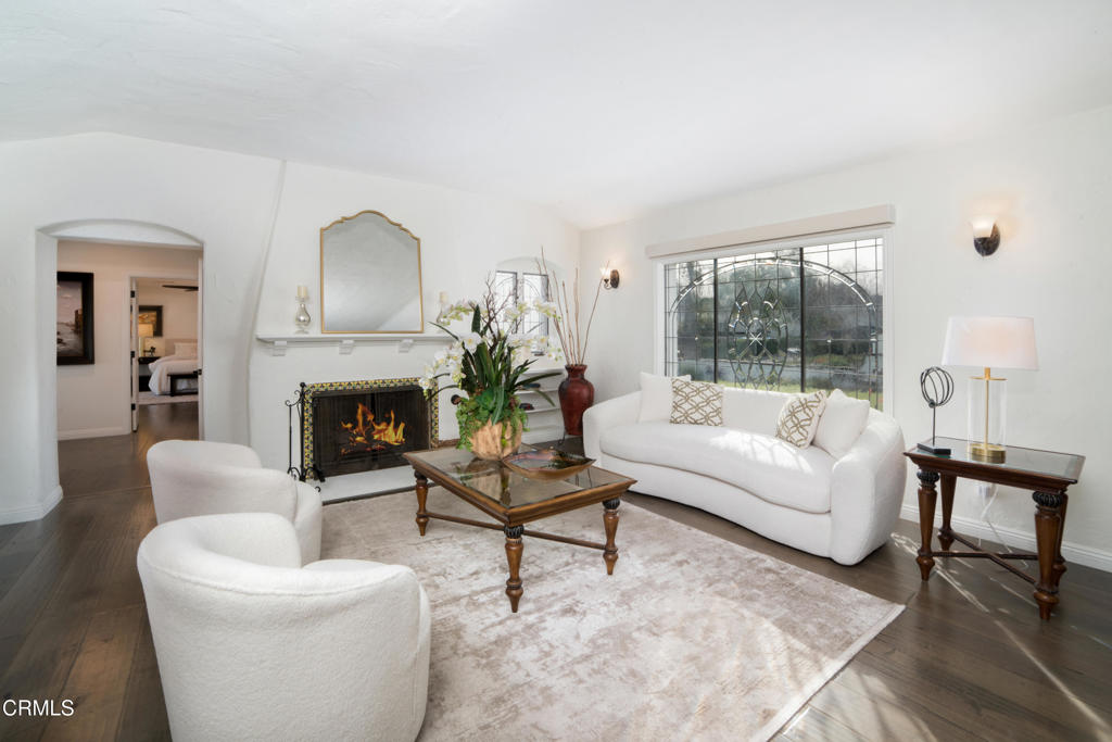 Properties 3 4762 La Canada Boulevard