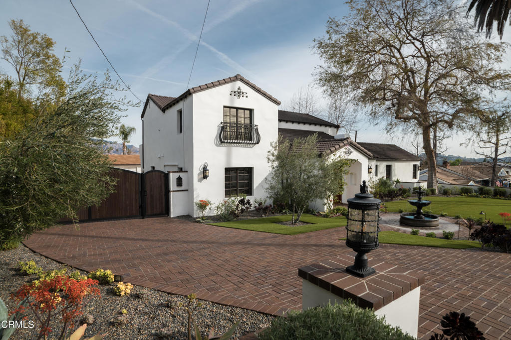 Properties 1 4762 La Canada Boulevard