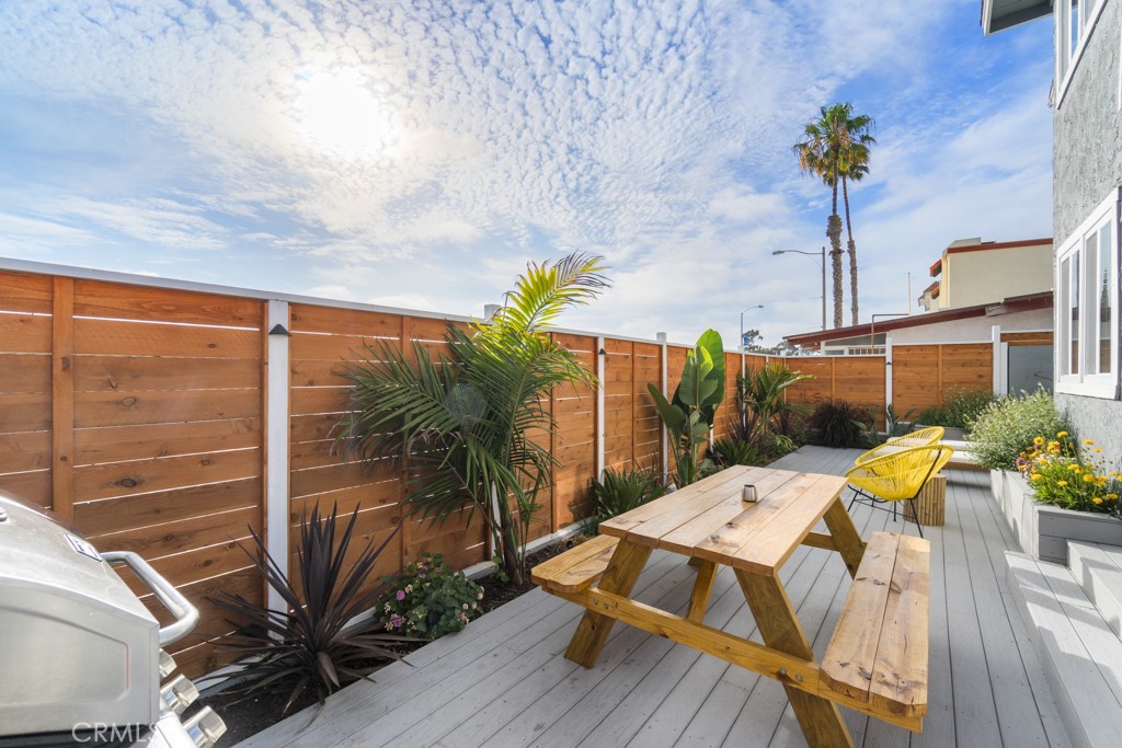 2611 S El Camino Real
