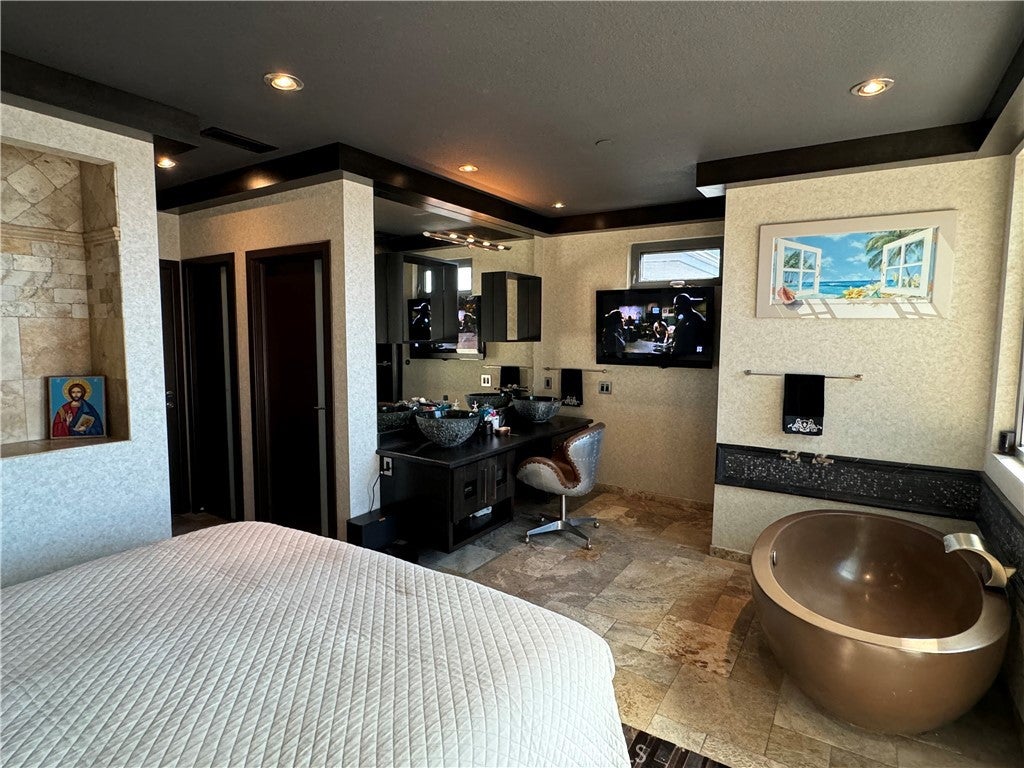 1083 Tia Juana Street, Laguna Beach CA 92651 - Photo 9