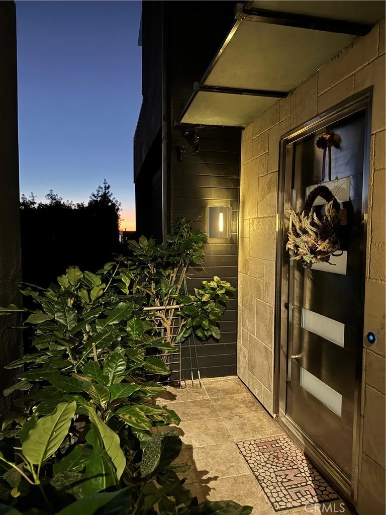 Laguna Beach, California 92651, United States, 3 Bedrooms Bedrooms, ,3 BathroomsBathrooms,Residential,Active,39159