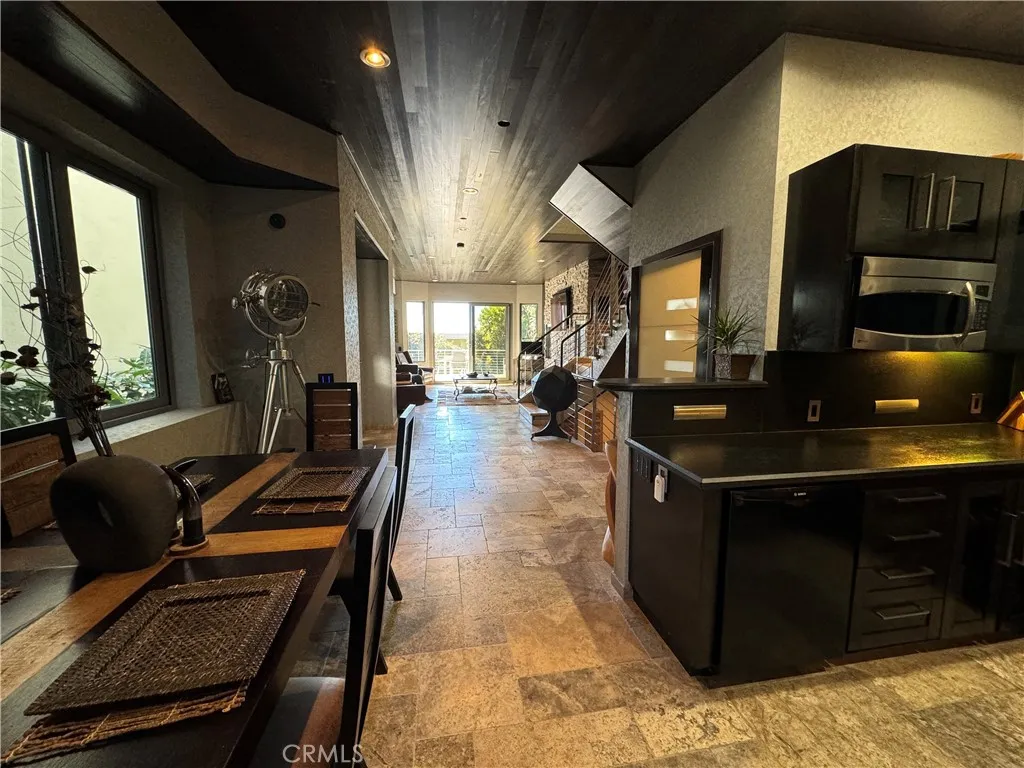 Laguna Beach, California 92651, United States, 3 Bedrooms Bedrooms, ,3 BathroomsBathrooms,Residential,Active,39159