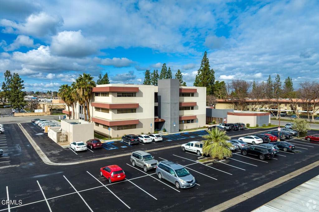Two medical office condo suites for sale in 35,000 sf office building near Memorial Hospital with plenty of parking. Unit 301 & 302. Building is located at the corner of Q Street and 36th Street and has monument signage. The suites have been renovated and offer top notch tenant improvements for a medical practice. They are located on the 3rd floor near the elevator access. Each suite is separately metered for utilities.