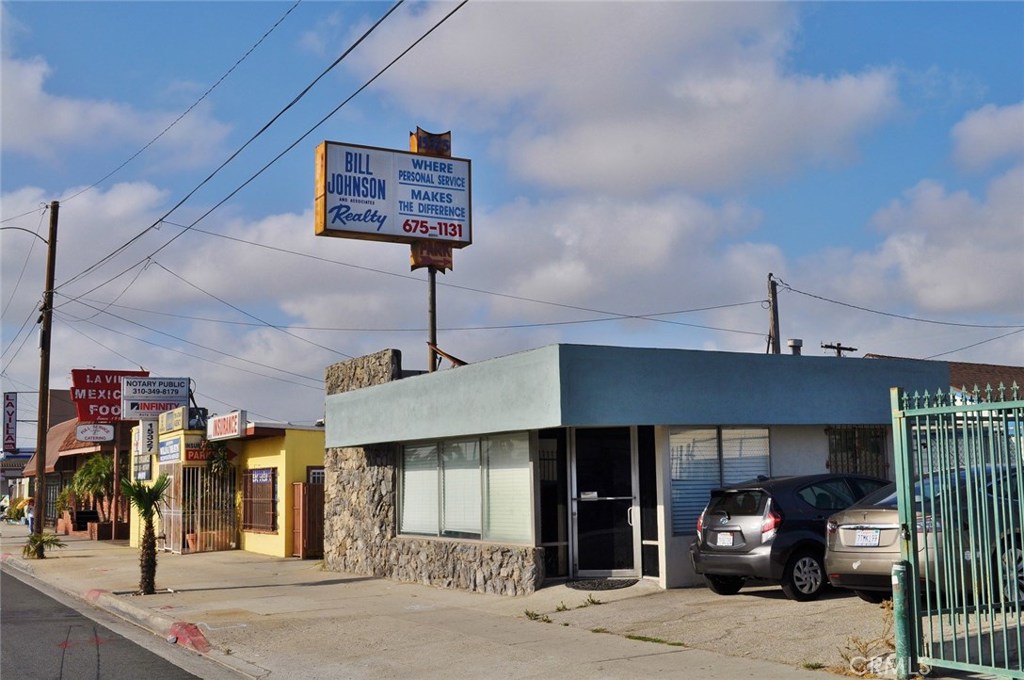 Opportunity Knocks. Located on highly traveled Crenshaw Blvd., this free standing building offers Great potential for various business such as: Office Space, Real Estate Business, Medical, Retail, Accounting Office etc.. One of the few commercial buildings that offer parking on site. 5 car enclosed garage or can be used for storage. Close to Restaurants, El Camino College, FWY and Convenience Stores. Marquee signage available. Make an appointment to see.