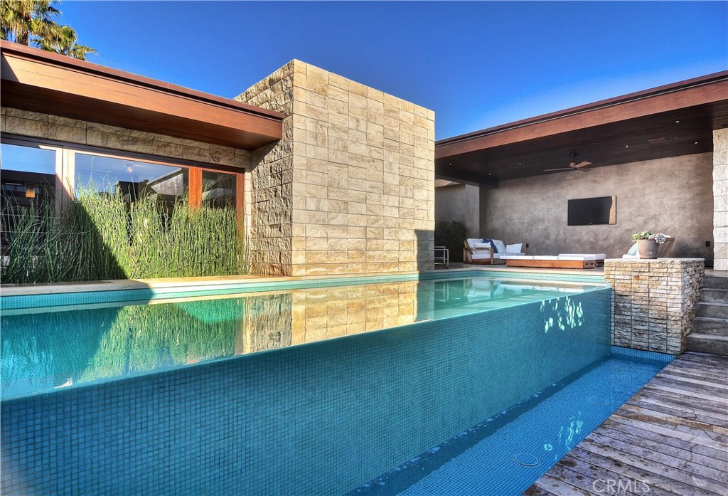 2495 Riviera Drive