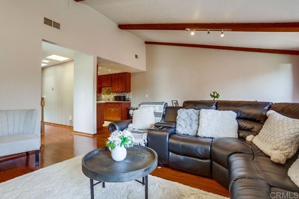 listing image 130727475254890634620
