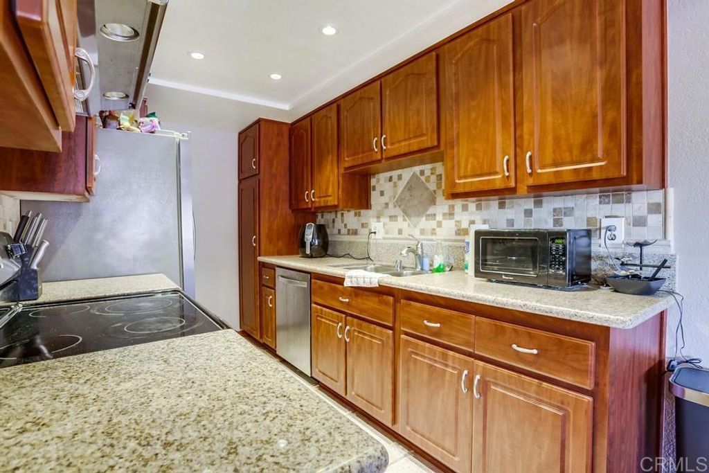 listing image 130725279958030221783