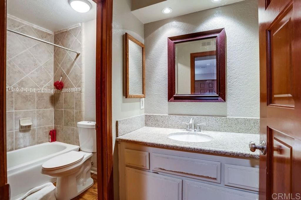 listing image 130721452410851235706
