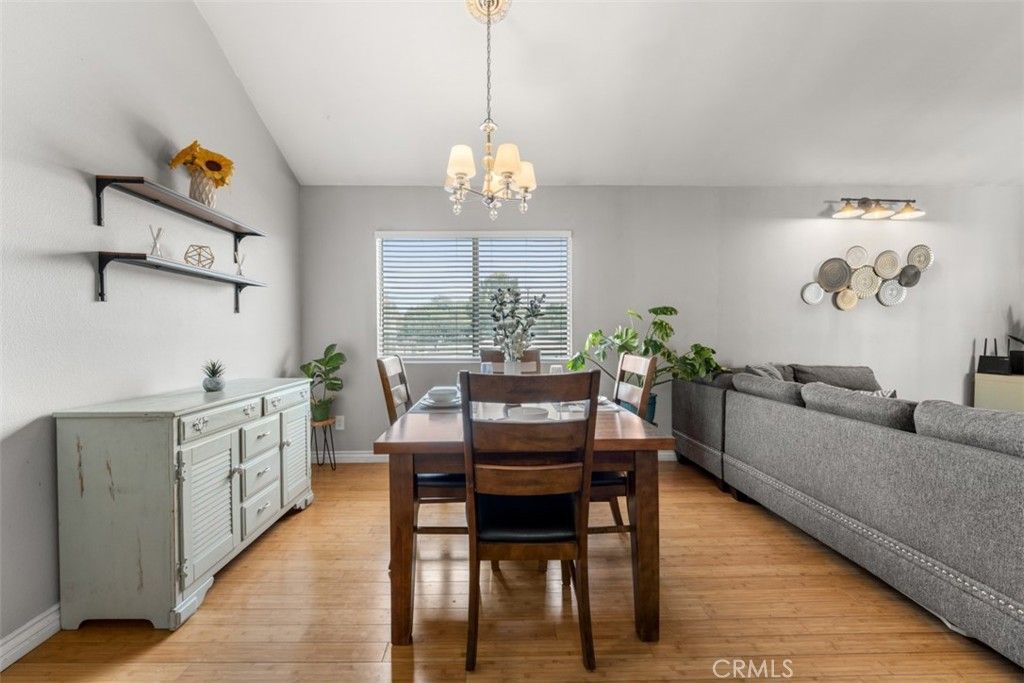 listing image 130724760420962390312