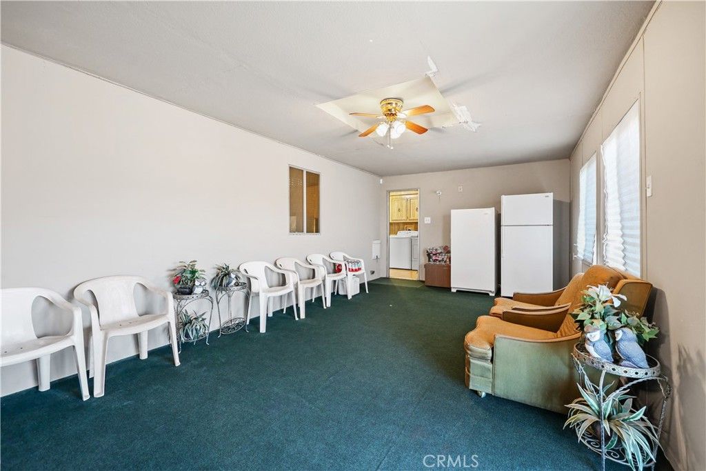 listing image 130720357367656916219