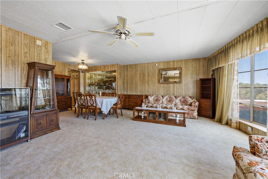 listing image 130725778441635956064