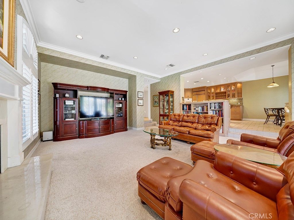 listing image 130726634785983875586