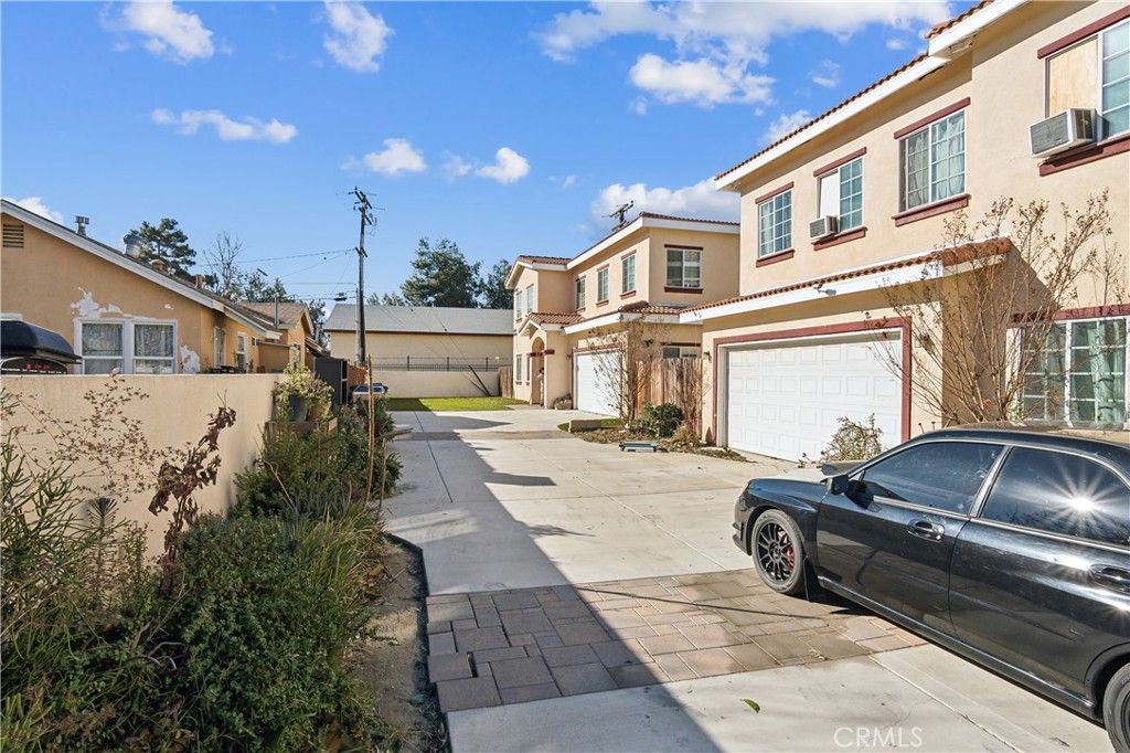 listing image 0
