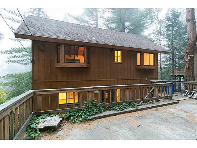Recently Updated 2 Bed, 2 Full Bath, 1280sf Home In The Arrowhead Villas. New Carpeting, New Hardwood Floors, New Flooring, Vanities And Fixtures In Bathrooms, This List Goes On And On... Great Floor Plan With Large Family Kitchen, Huge Master Bedroom, Large Family Room With Vaulted Ceilings And Classic Lake Arrowhead Fireplace. Two Large Decks To Enjoy The Peaceful Tree Views To Rear Of Property. Easy Access And Parking. Bonus Room/Workshop/Storage In Buildup Accessed Via Separate Exterior Door