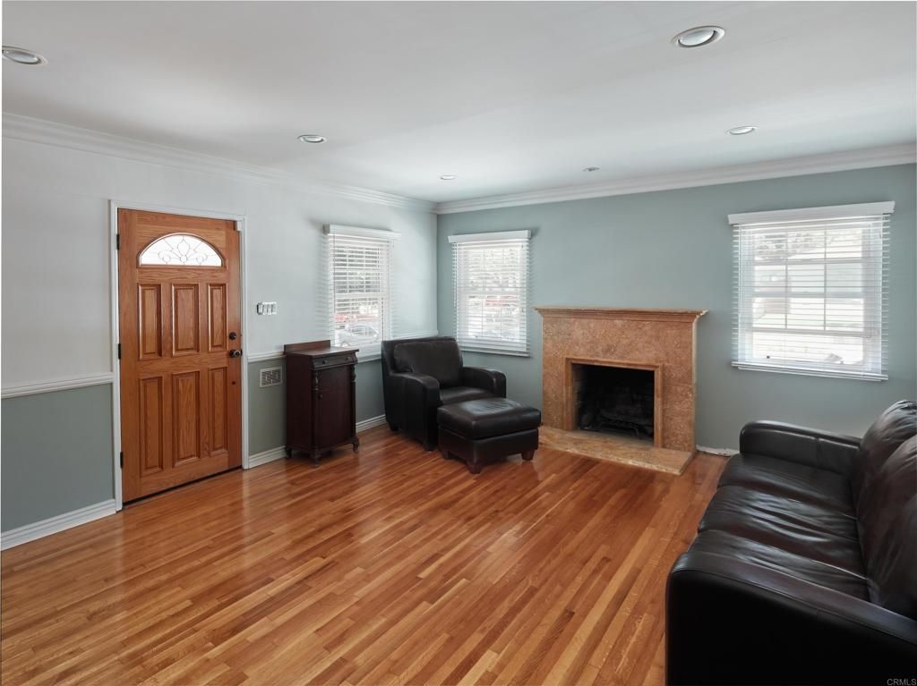 listing image 130720646535513280611