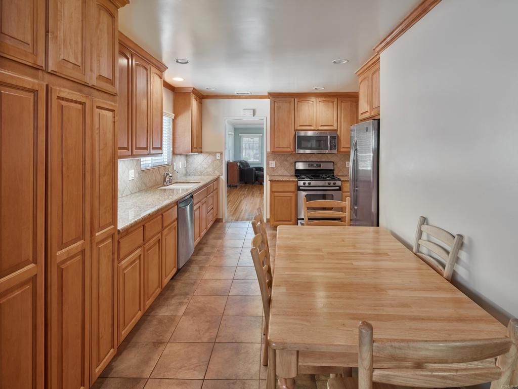 listing image 130727708026896482332