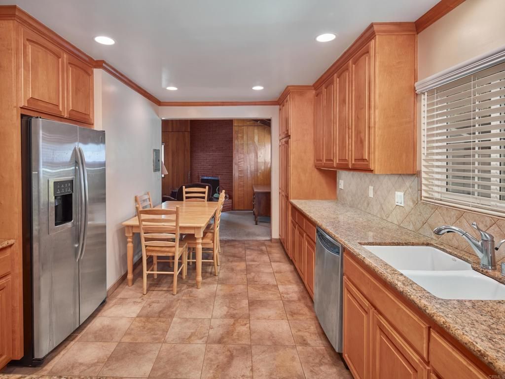 listing image 130720123314954473218