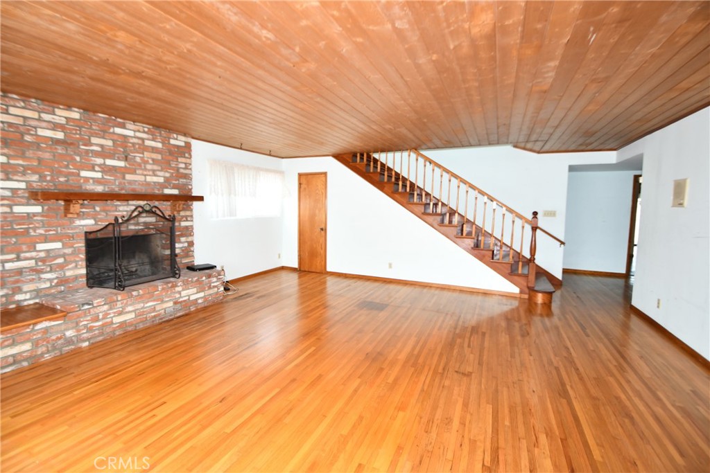 Photo 16 of 47 of 21219 Lynton Avenue house