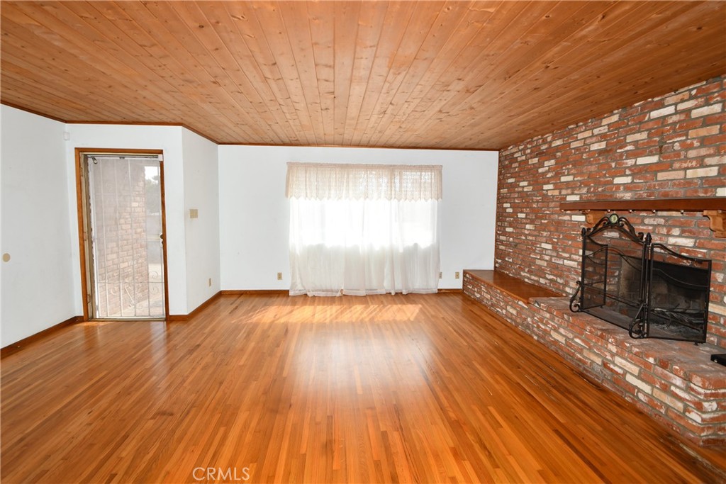 Photo 17 of 47 of 21219 Lynton Avenue house