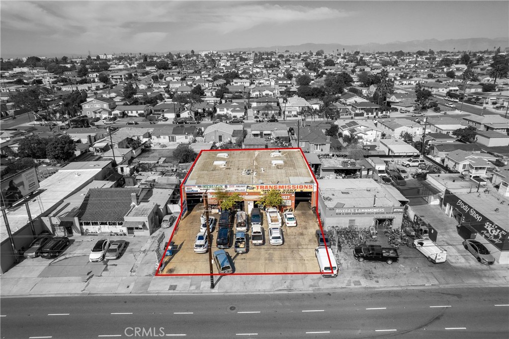 5,920 square foot industrial warehouse with open floor plan and flexible layout options for possible multi-tenant divisions. Space includes high ceilings, street-facing signage and on-site parking for employees and customers. Located on a 10,412 square foot lot in a prime Gardena corridor with easy access to the 110, 105, and 405 Freeways.
