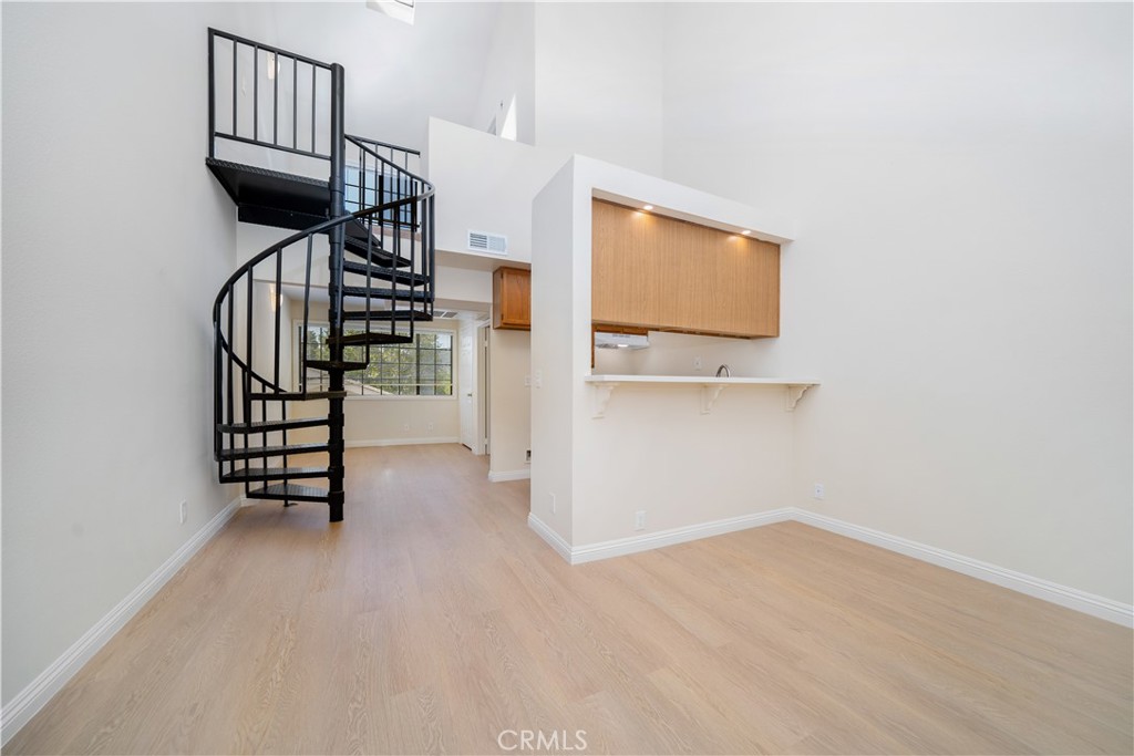 4651 Cahuenga Boulevard