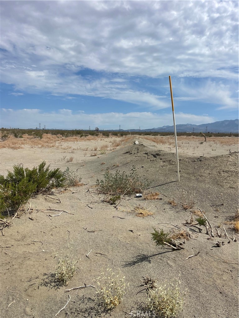 Flat 2.5 acre lot in San Bernardino Counties, Phelan/Pinion Hills Community. Zoning is RL. Corners are marked. Ready for your dreams. GPS latitude 34.5579 , longitude -117.56 approximately
