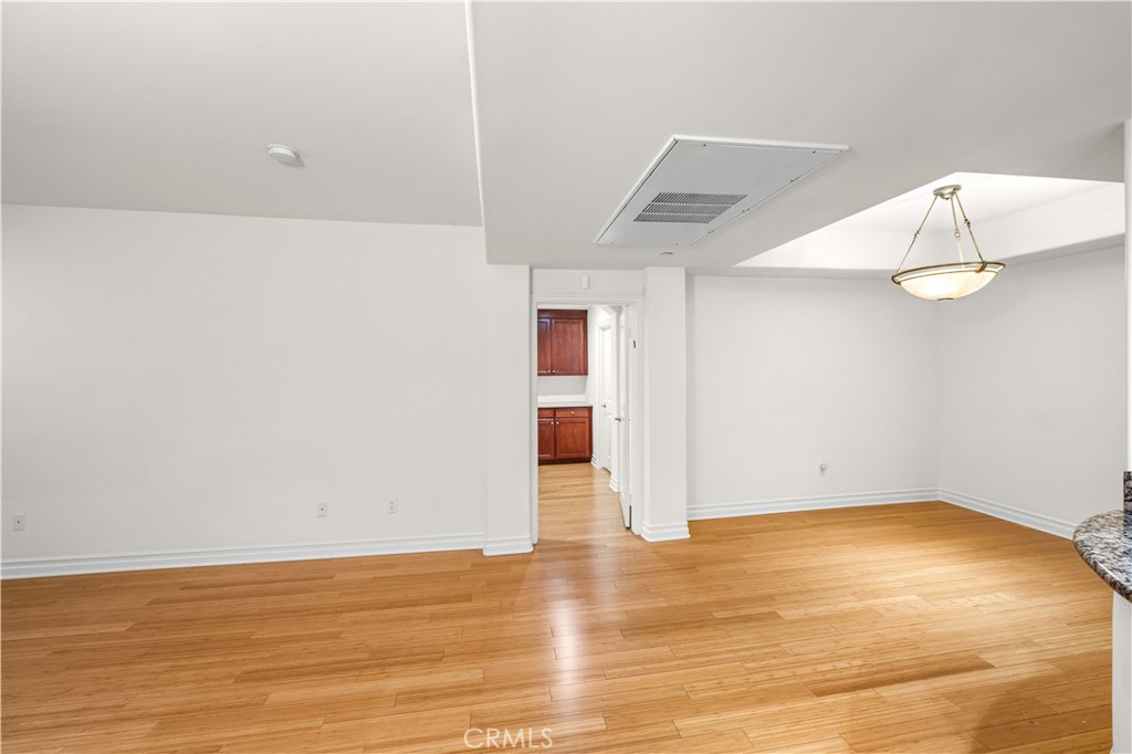 15206 Burbank Boulevard 104