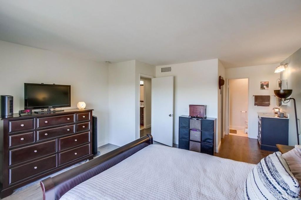 listing image 130723742164419824859