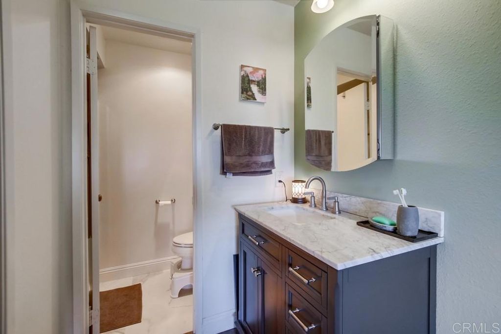listing image 130721763040420929341