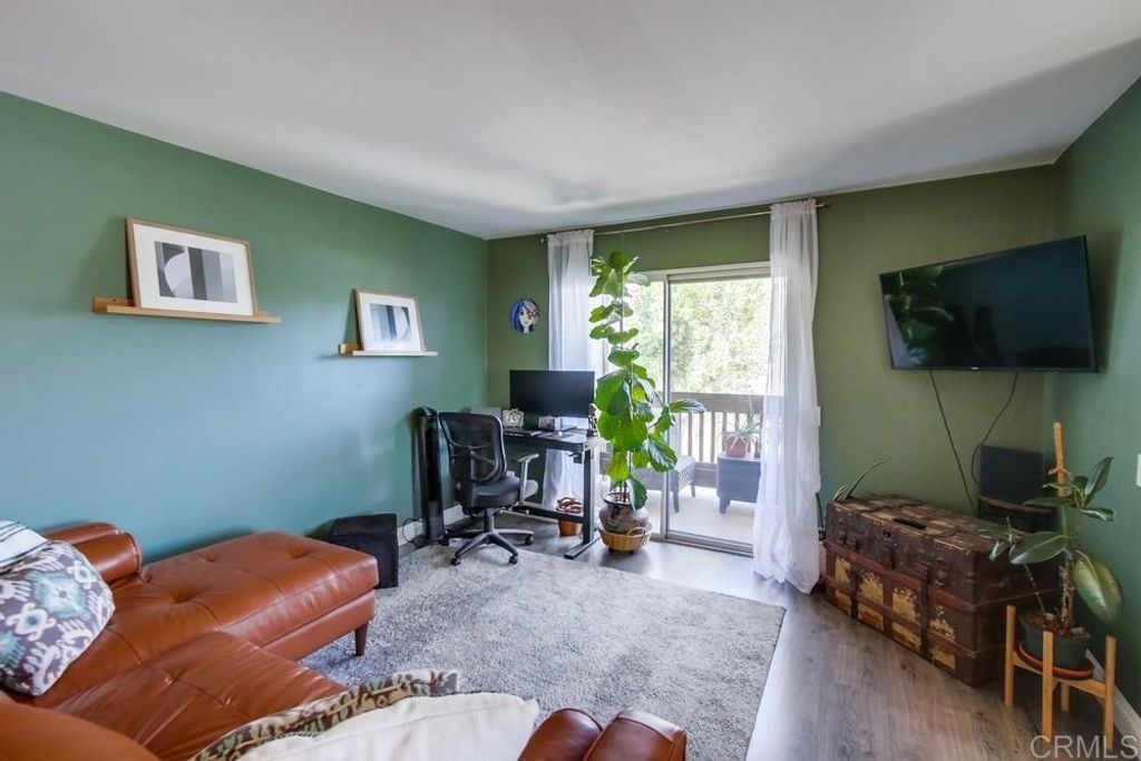 listing image 130722541236045893879
