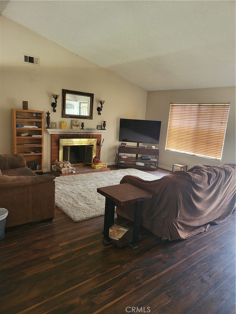Photo 4 of 18 of 625 S Iris Avenue house