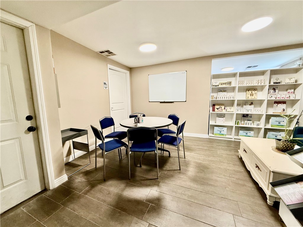 5608 Rosemead Boulevard