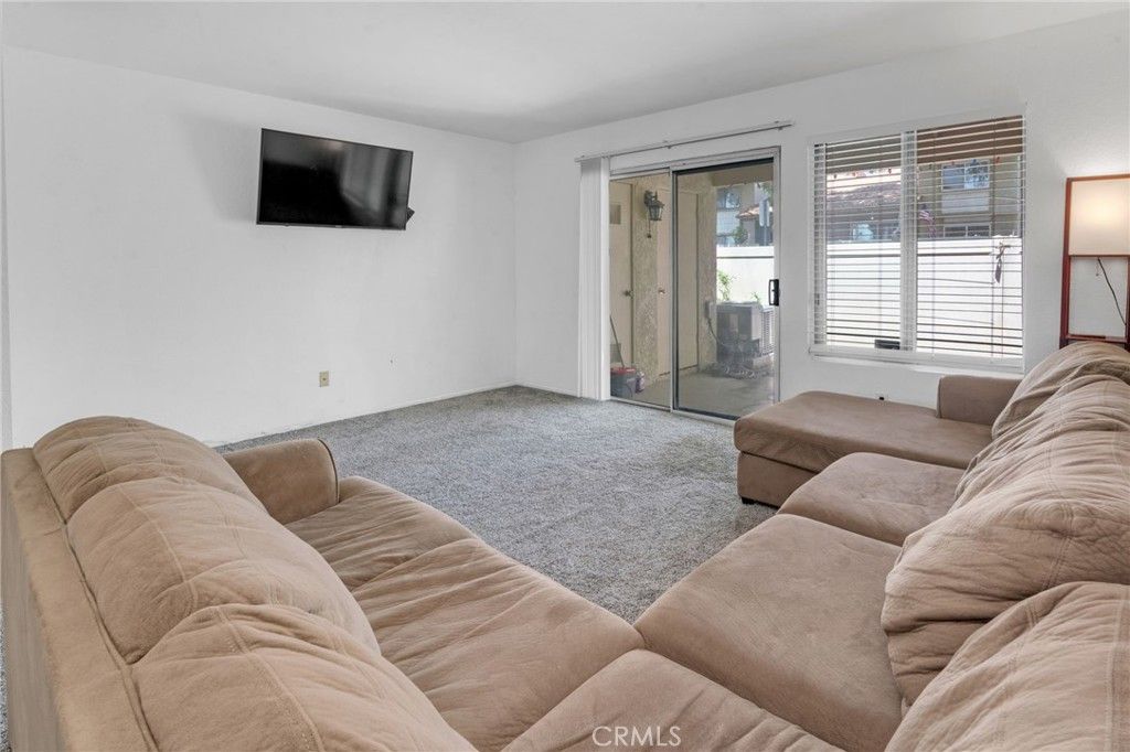 listing image 130721595787280299584