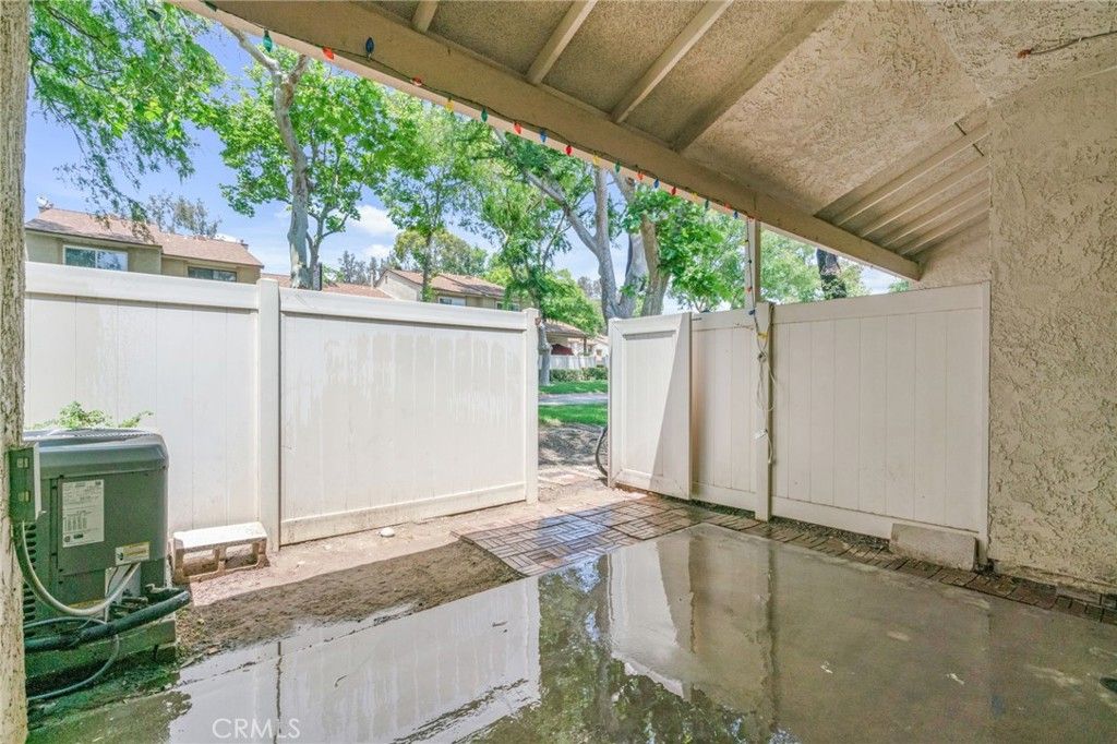 listing image 130725643036527989359