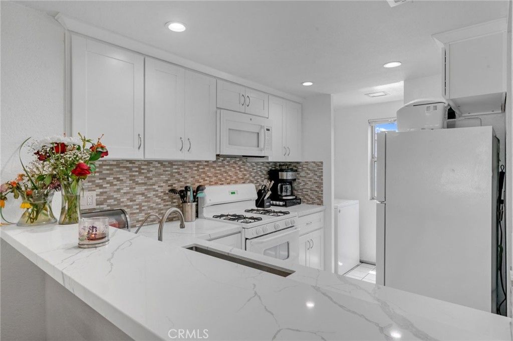 listing image 130721412188358360320