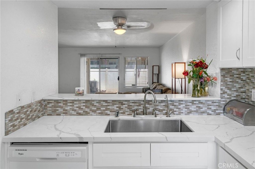 listing image 130721582004093644940