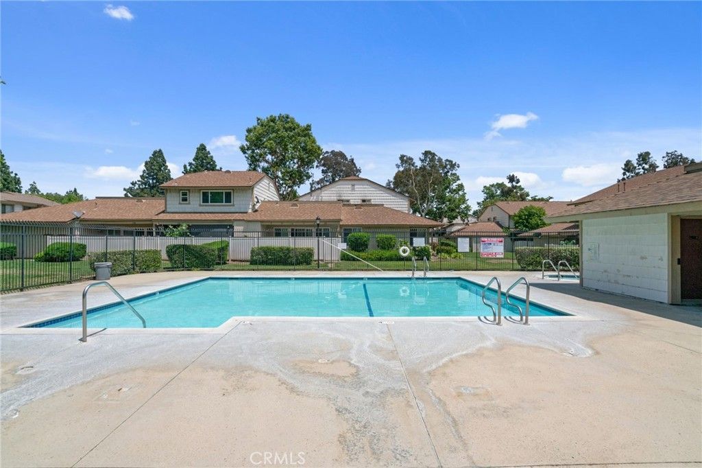 listing image 130729521191496042993