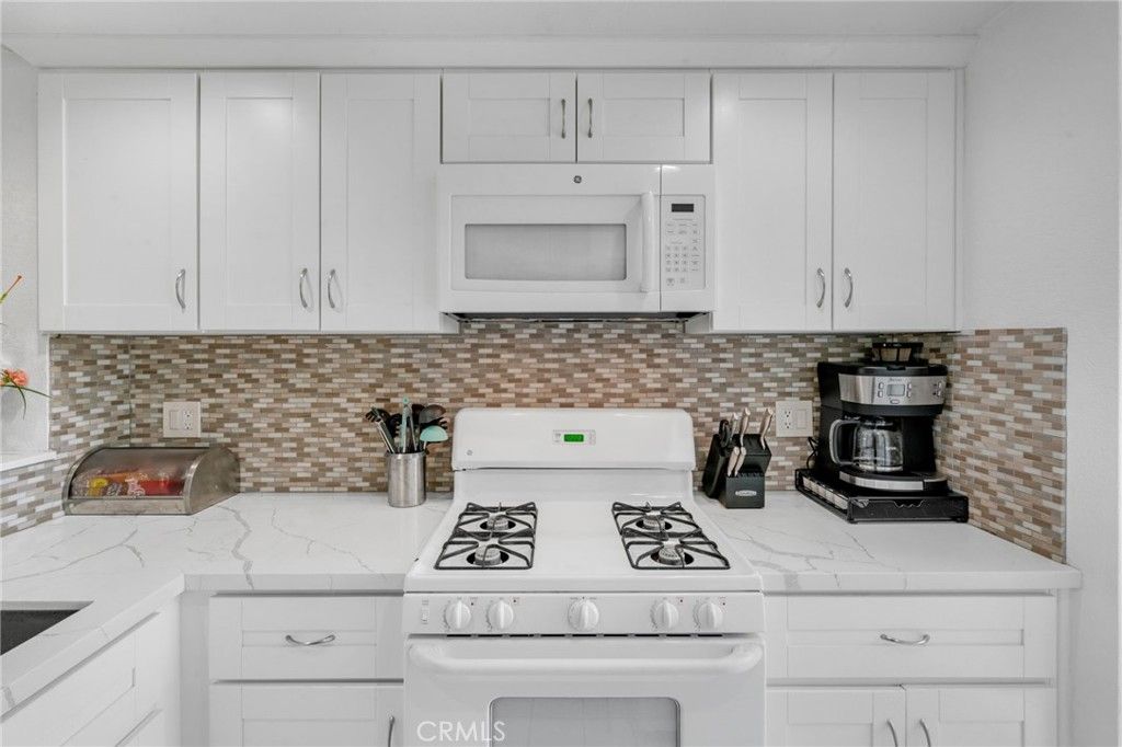 listing image 130728223769322883630