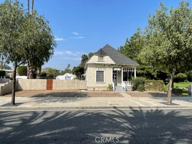 Opportunity is knocking. Free Standing 1100 SF building for retail, office, medical or restaurant. 7,000 SF lot. Kitchen area, restroom, large open area, private offices. Adjacent to Costco. Large enclosed private yard for patio seating or expanding building. Approved for medical. Landlord wants an"Absolute NNN Lease".