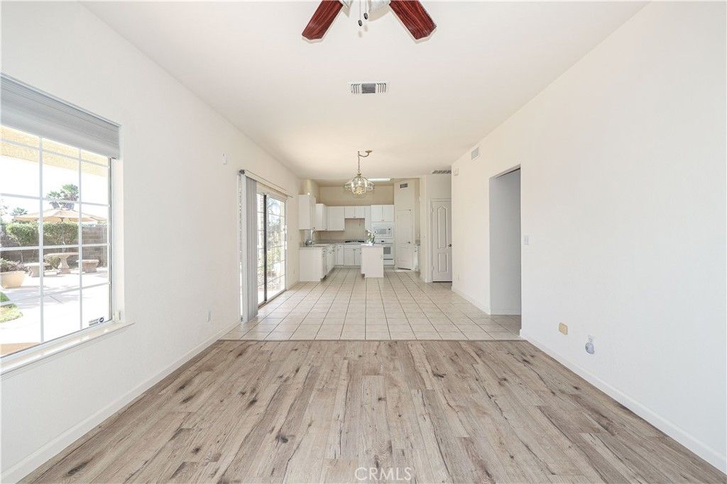 listing image 130727551793313105635