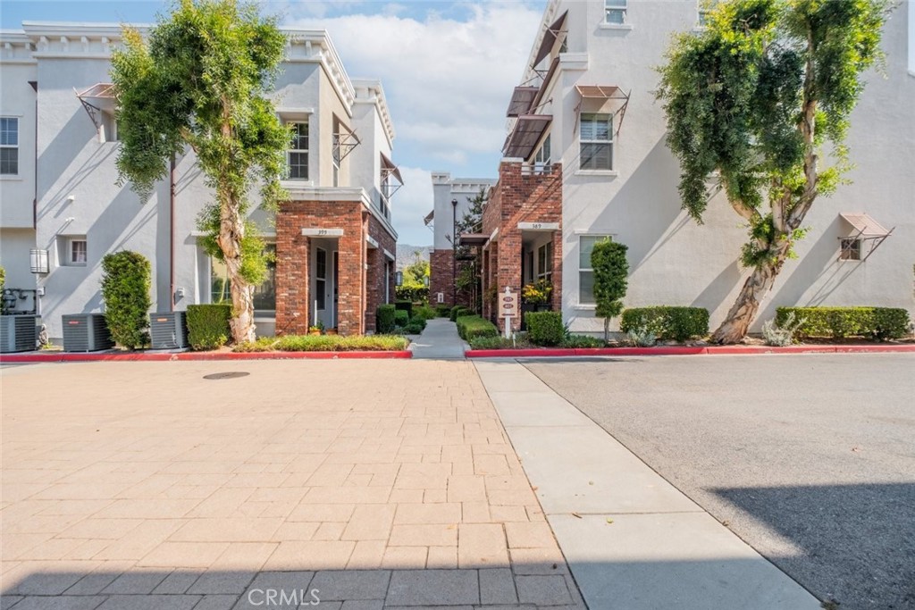 View Glendale, CA 91203 townhome