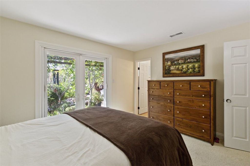 listing image 130728553332574188023